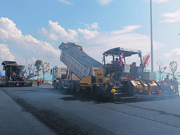 長(zhǎng)沙太空金路橋材料有限公司,雙鋼輪壓路機(jī),福格勒瀝青攤鋪機(jī),AC系列,AF系列,SBS系列